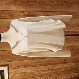 Hem & Thread V-Neck Bell-Sleeve Top (Large)